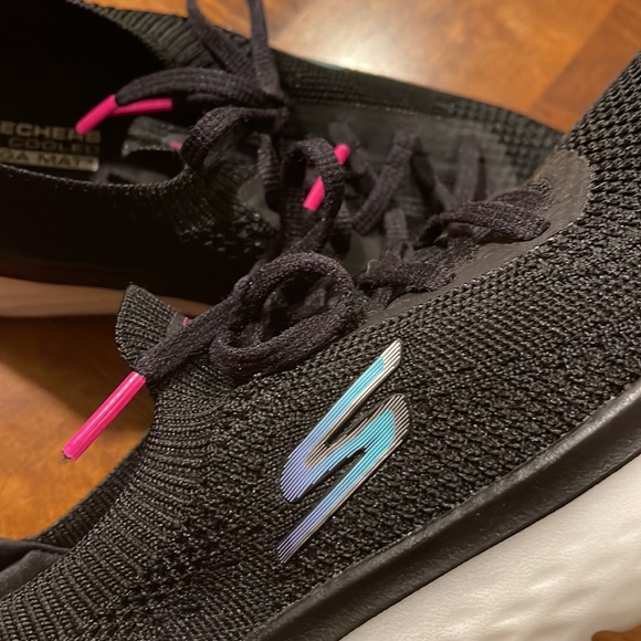 SKECHERS GOWALK HYPER BURST - MOON WALKING - LADIES' 7.5 - BLACK W PINK ACCENTS - Picture 16 of 16